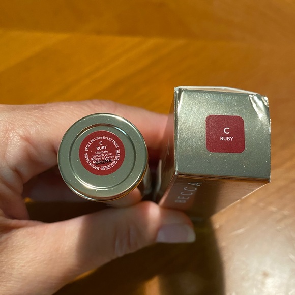 BECCA Ultimate Lipstick Love Ruby - Picture 10 of 16